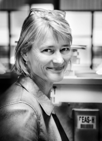 CAROLINE SOLO-1417_Romain Guelat_RA21_NB_RED